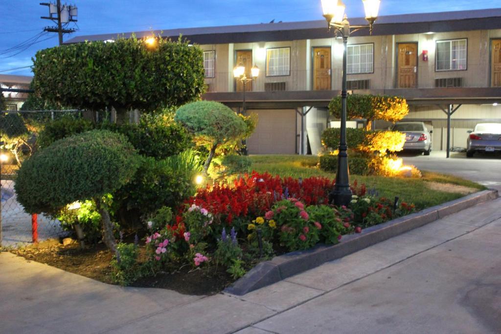 Garden View Motel 2*